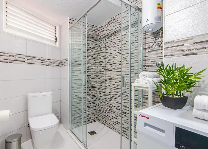 Cosy In Playa De Americas Ph10 *