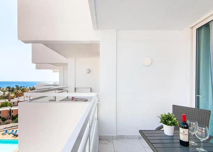 Cosy In Playa De Americas Ph10